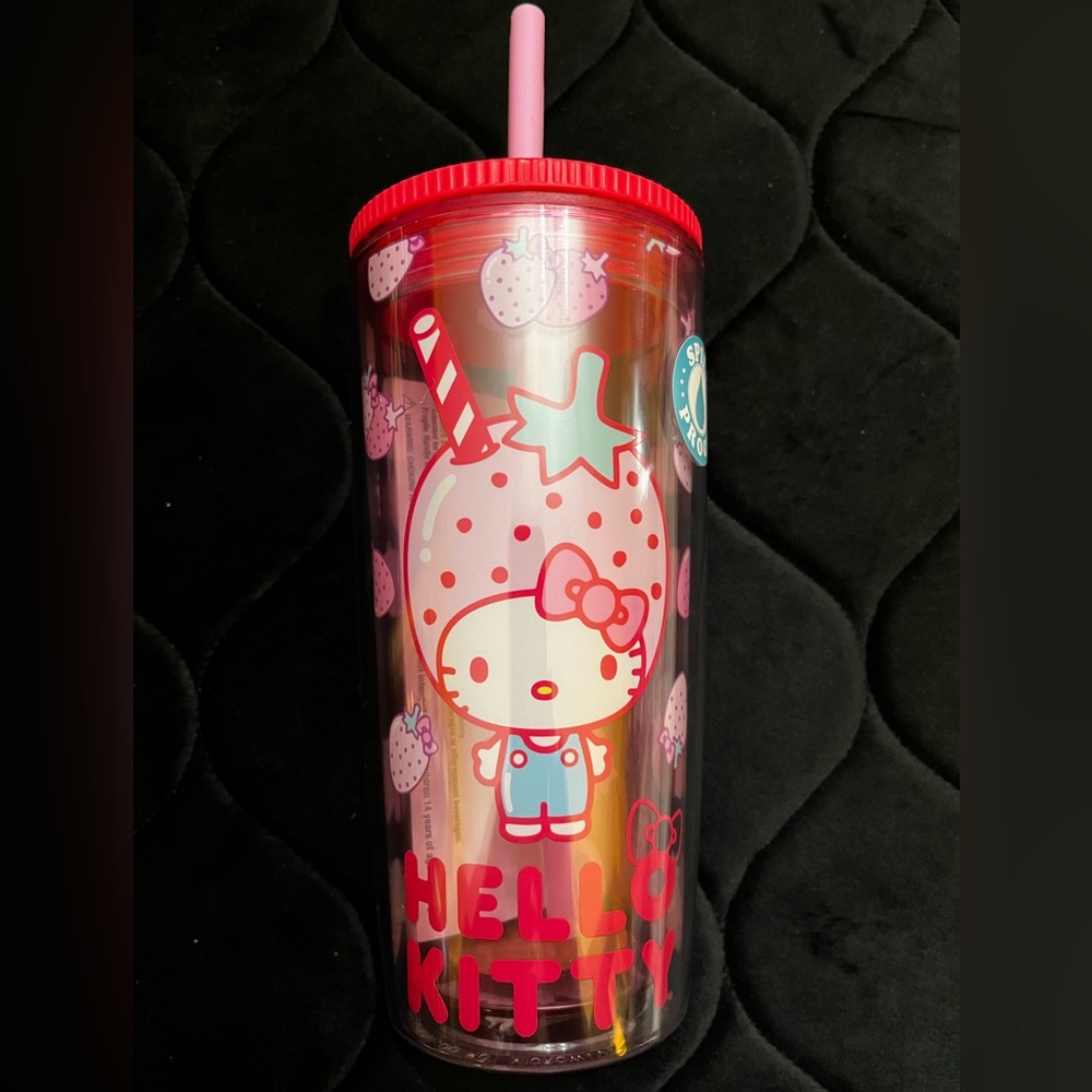 HELLO KITTY Strawberry 20 oz Tumbler